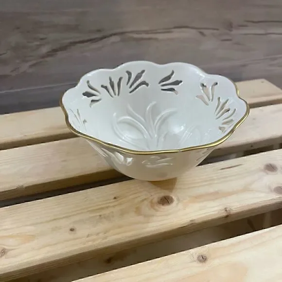 Vintage Lenox Ivory Westbury Bowl with Gold Rim - Picture 2 of 6